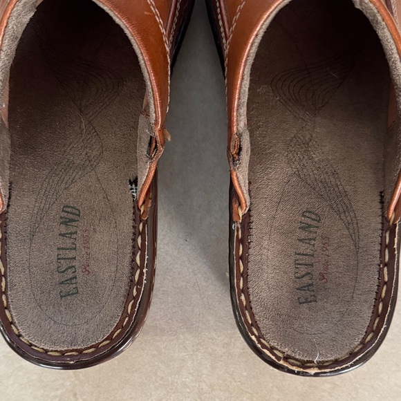 Eastland Women’s Cognac Brown Leather Slip-On Clogs - Picture 2 of 2